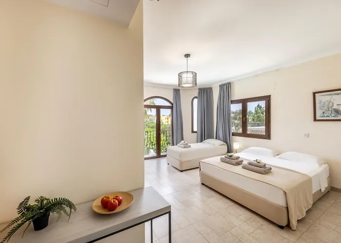 Villa Sunnyvillas: 4br Seafront Villa*private Pool*bw44